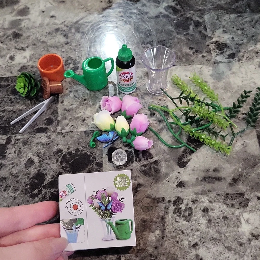 Mini Brands Create Garden